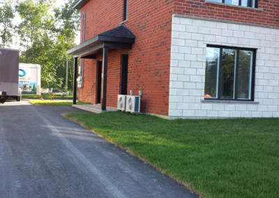 Service d’installateur de pavé uni et de muret en pierre naturelle à Boisbriand, Montréal, Laval, Rive-Nord, Laurentides et dans Lanaudière ou ses environs / Pavage Boisbriand