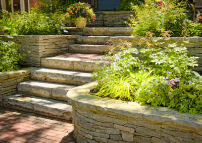 Service d’installateur de pavé uni et de muret en pierre naturelle à Boisbriand, Montréal, Laval, Rive-Nord, Laurentides et dans Lanaudière ou ses environs / Pavage Boisbriand