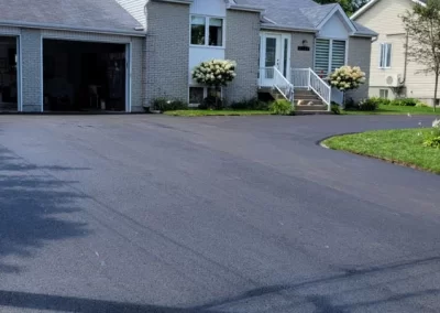 Service de pavage et asphalte résidentiel et de pavé uni à Boisbriand, Montréal, Laval, Rive-Nord, Laurentides et dans Lanaudière ou ses environs / Pavage Boisbriand
